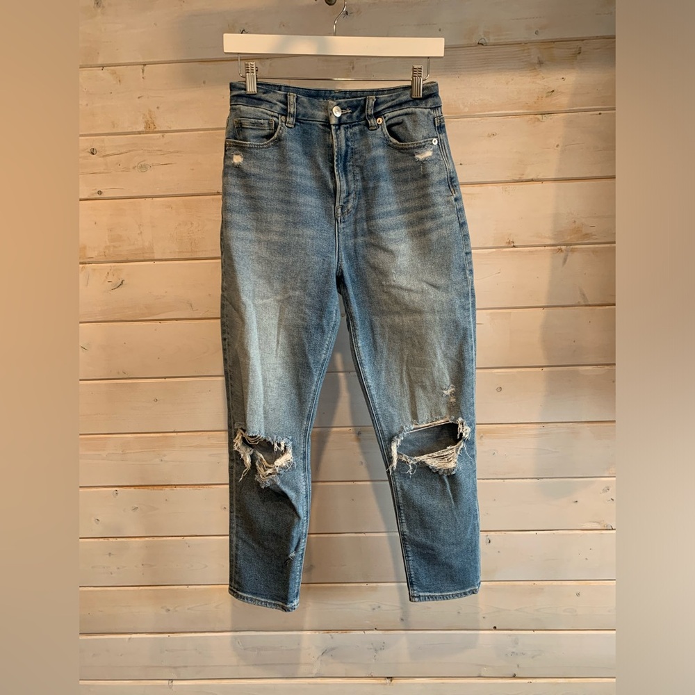 American Eagle | High Rise Light Wash Distressed Jeans